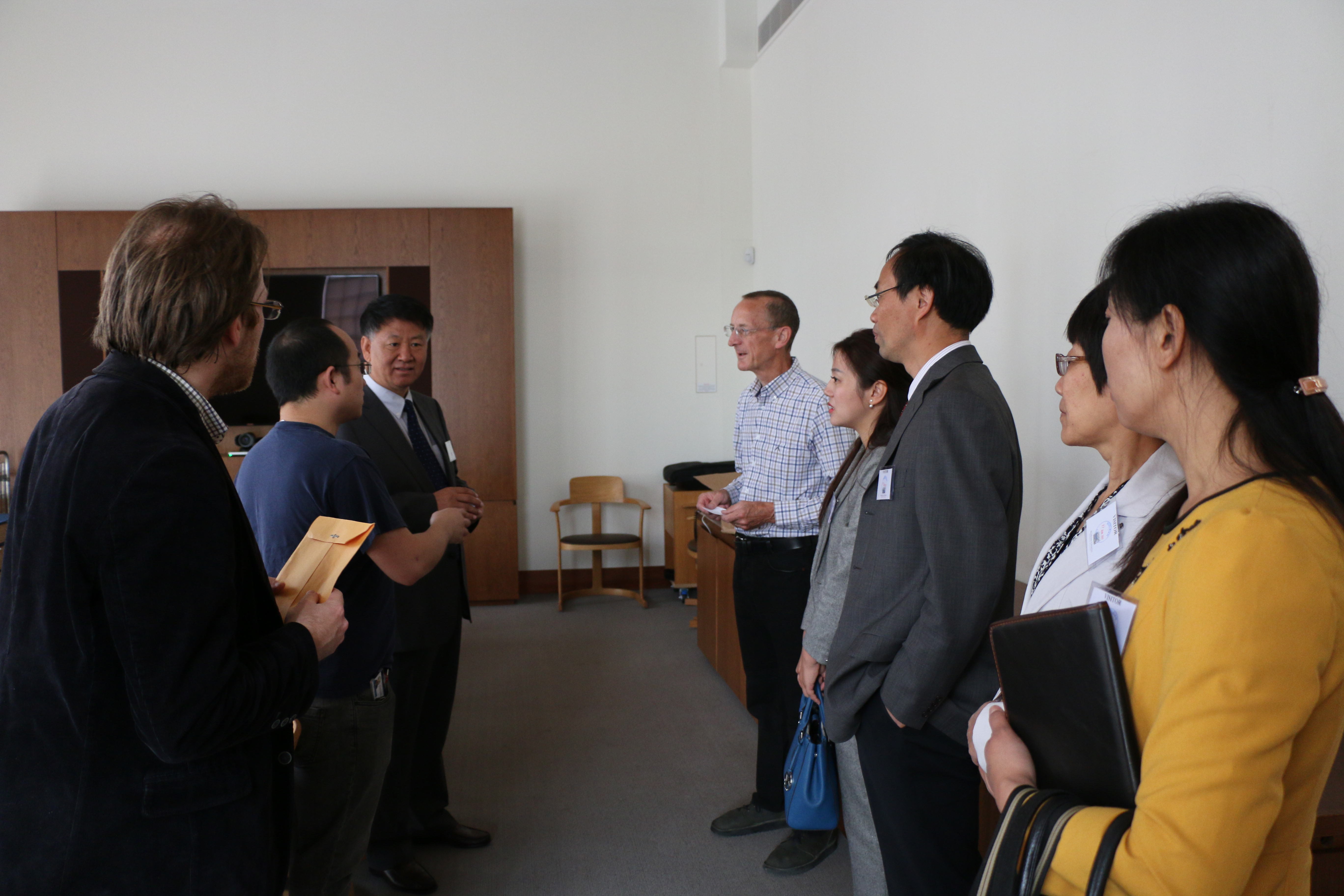 学术交流团在英国牛津大学博德利图书馆开展学术交流