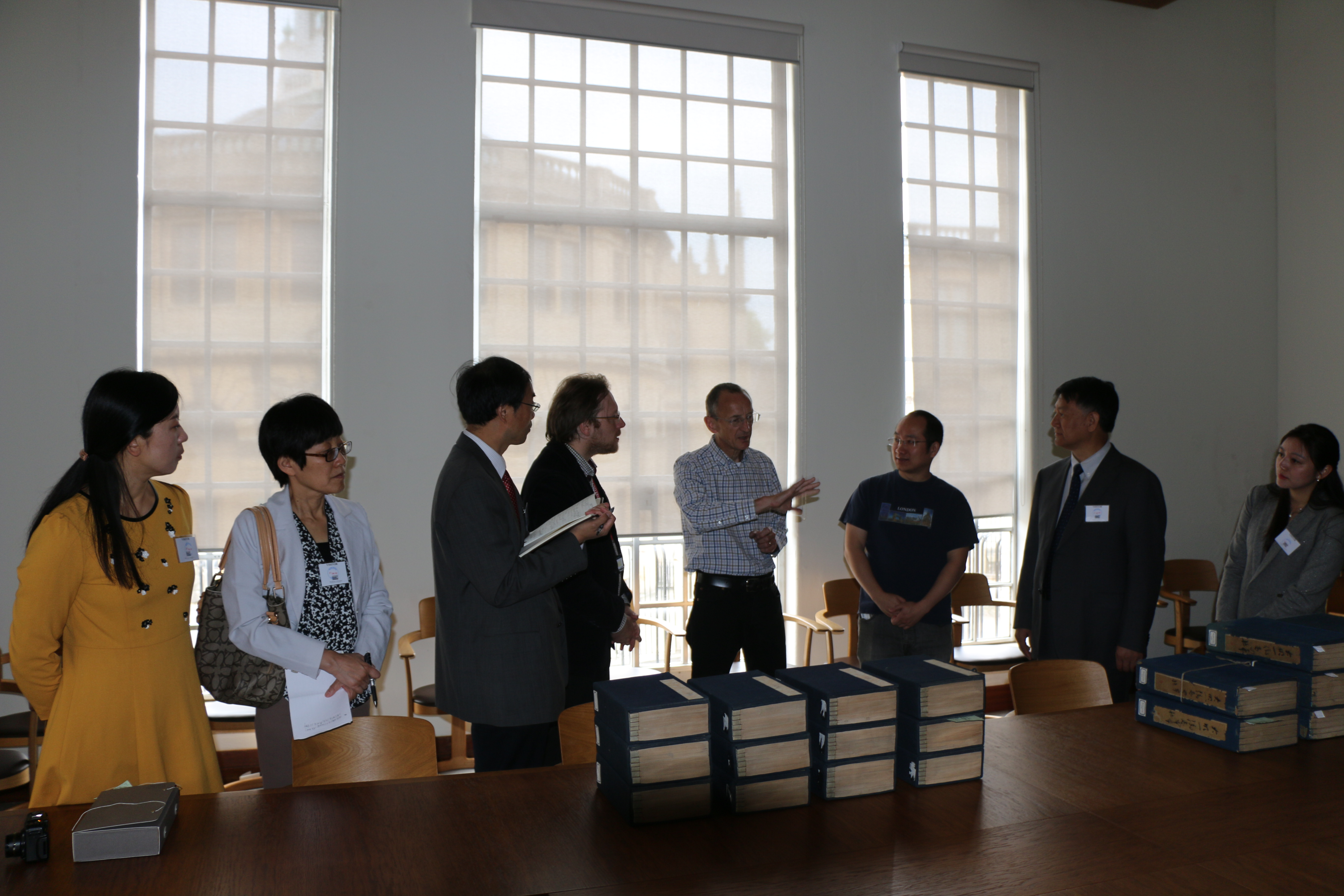 学术交流团在英国牛津大学博德利图书馆开展学术交流