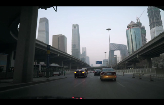 法国上映《中国蓝》:画家钟德以乡愁与海水创造的蓝色水墨家园