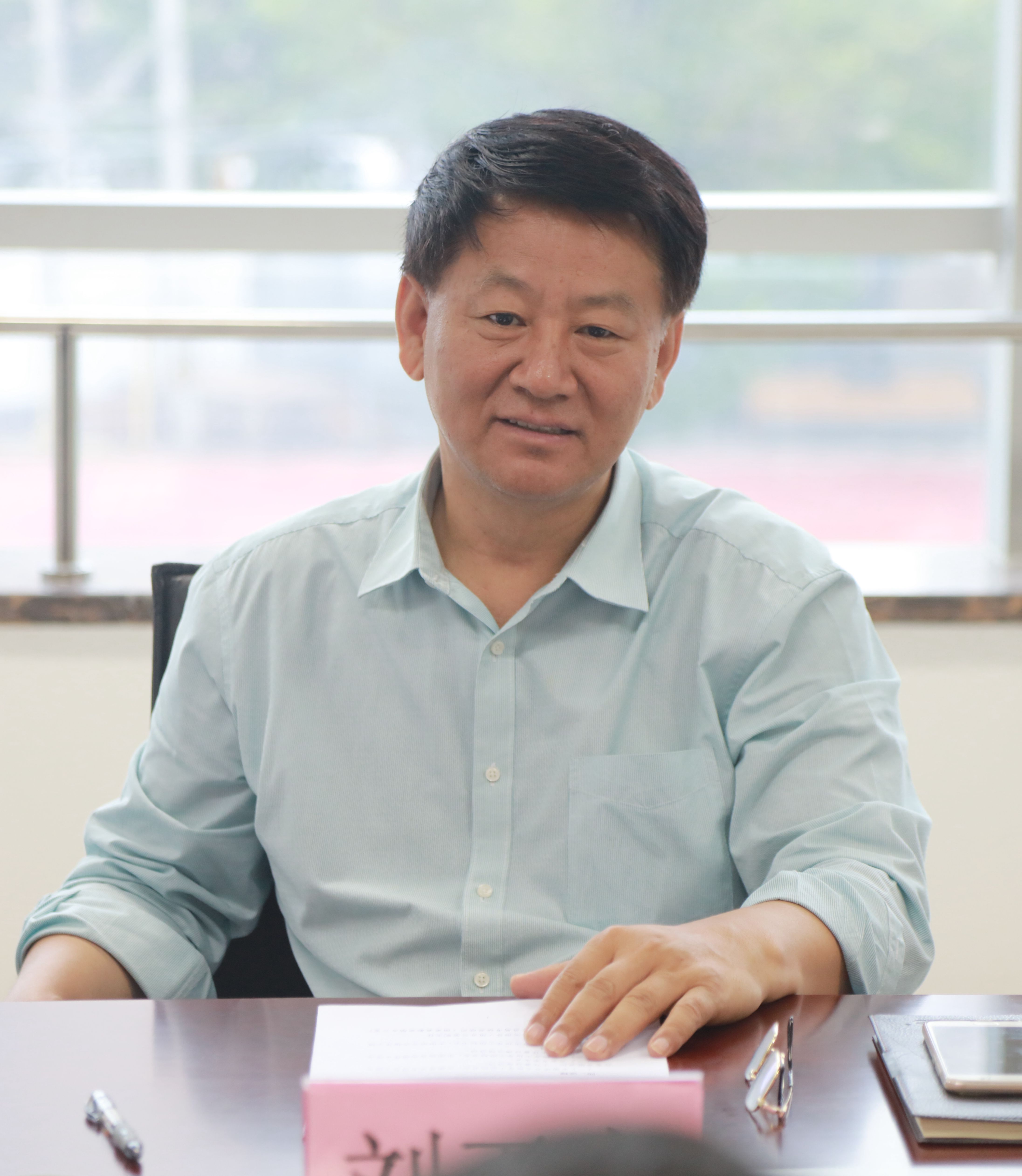 刘玉宏主持会议