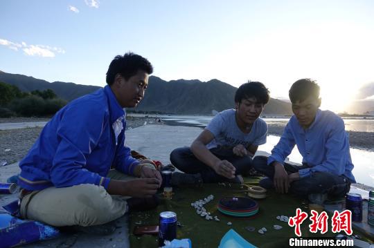 拉萨迎来传统“沐浴节”(组图)